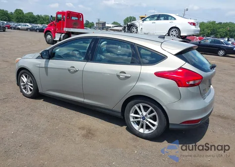 2016 Ford Focus Se z USA, uszkodzony, nr VIN 1FADP3K28GL354215
